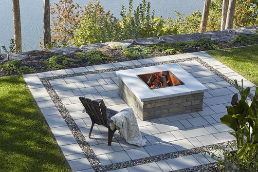 Techo-Bloc's Brandon compact fire pit used in a backyard