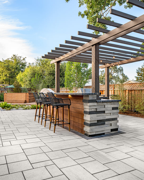 Backyard bar built with Techo-Bloc's Graphix retaining wall blocks