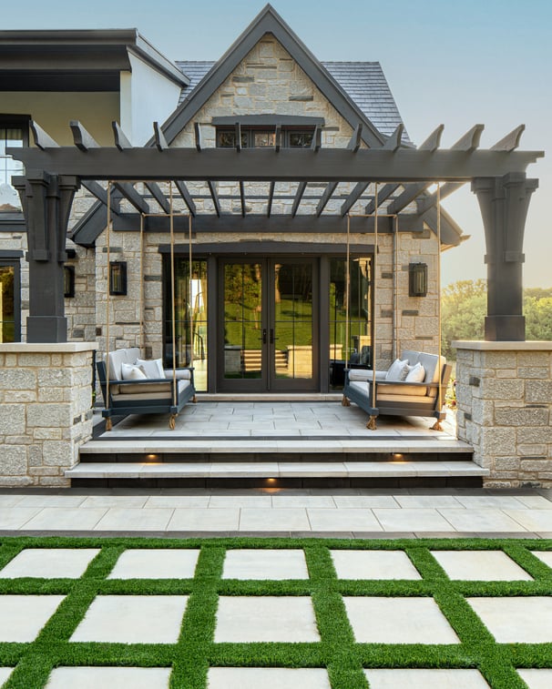 Backyard design with pergola featuring Techo-Bloc's Para patio slabs