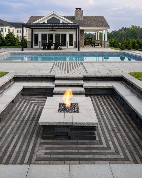 Backyard fire pit featuring Techo-Bloc's Graphix retaining wall