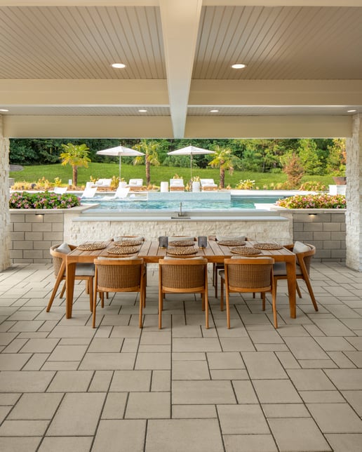 Indoor-outdoor design with timeless patio slabs