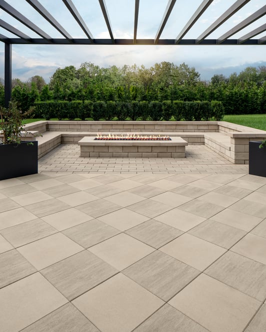 Backyard patio design with fire pit