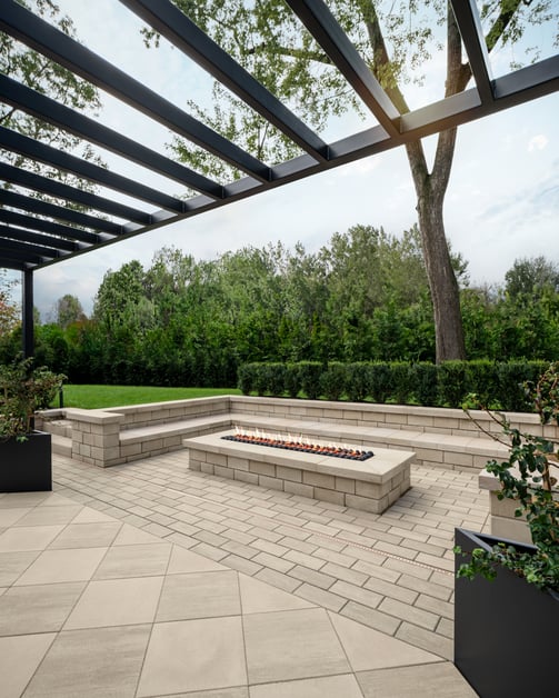 Monochromatic backyard design