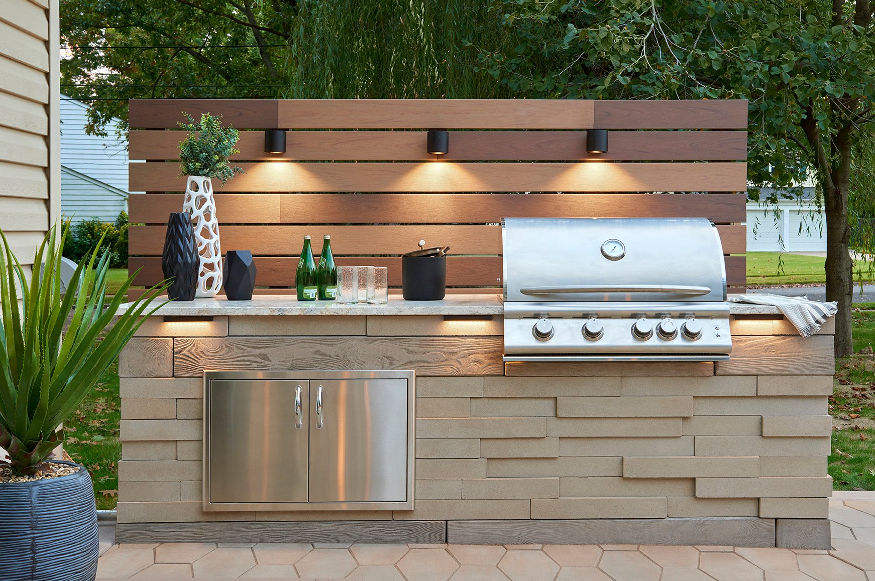 outdoor kitchen countertop with bar