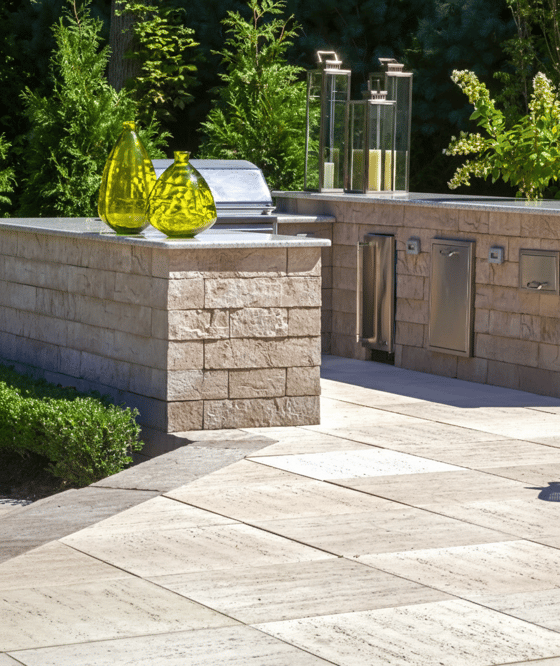 Outdoor kitchen with Techo-Bloc's Rocka retaining wall and a laminate countertop
