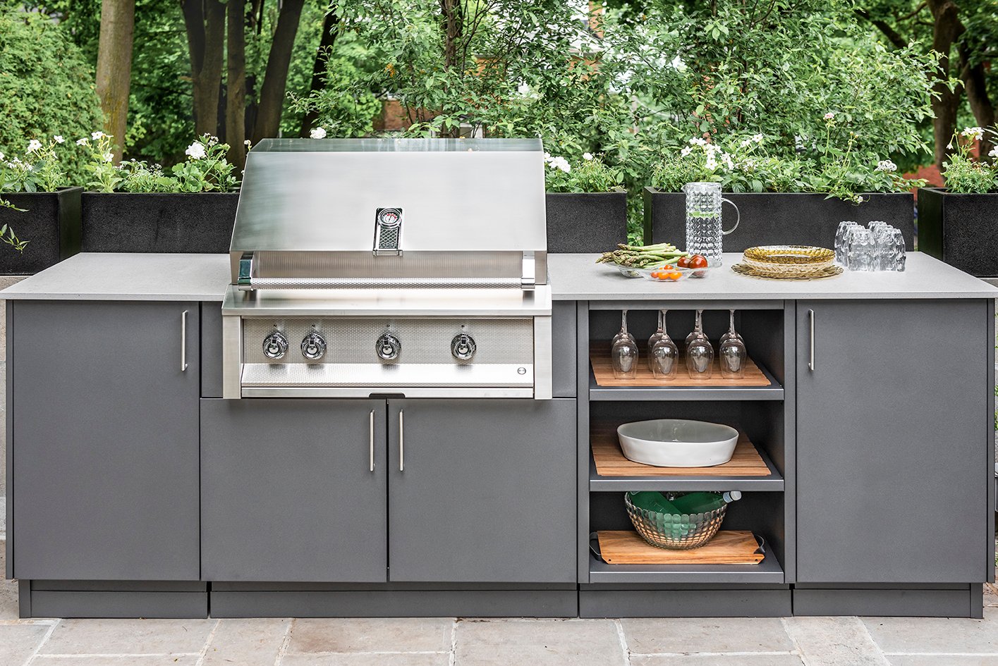 10 Outdoor Kitchen Countertop Ideas and Installation Tips