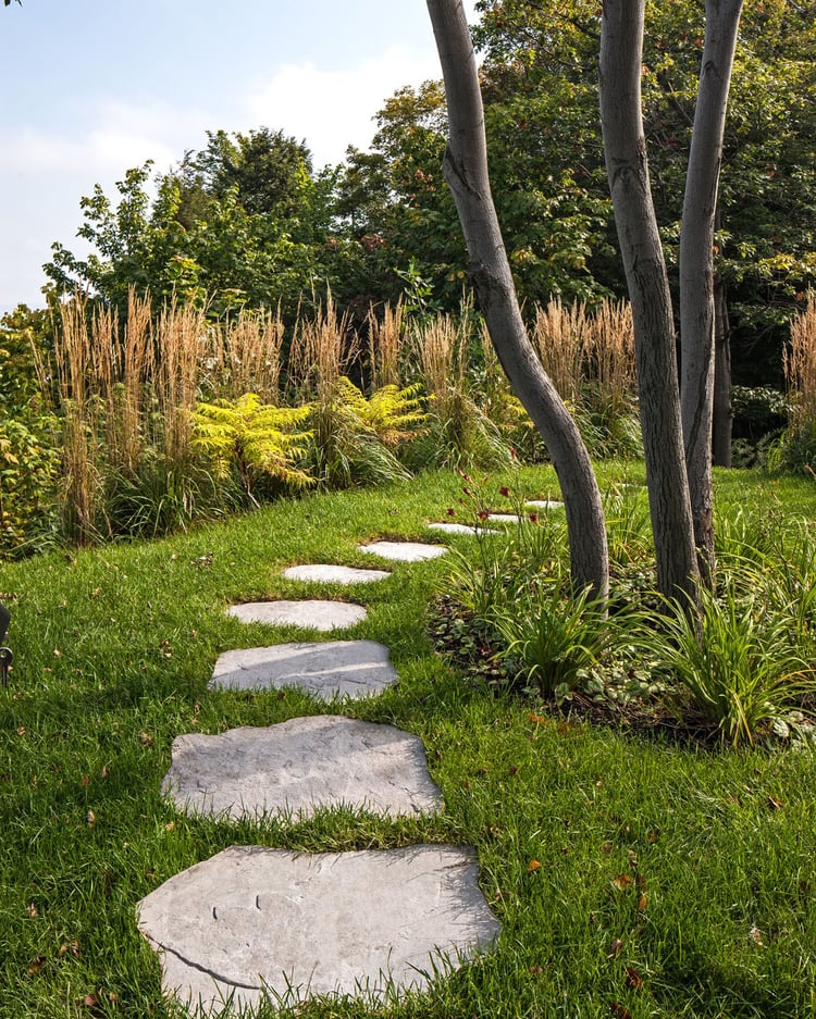 Our natural stone look-alike Maya stepping stone