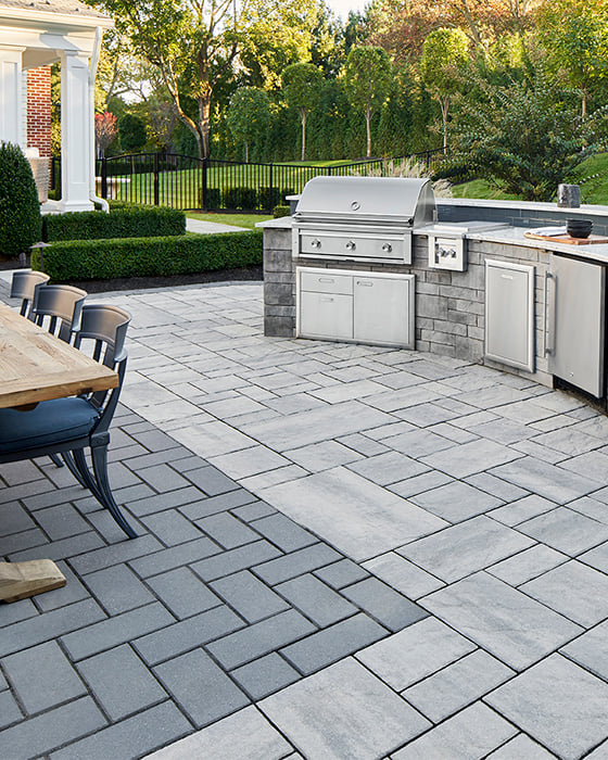 Outdoor kitchen with Techo-Bloc's Brandon retaining wall and a granite outdoor countertop