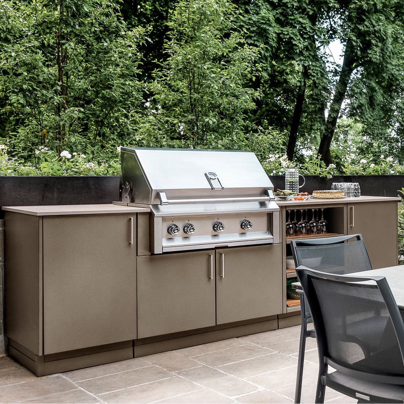 20 Outdoor Kitchen Countertop Ideas and Installation Tips